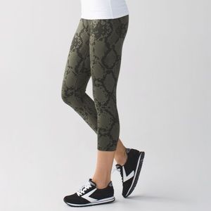 Lululemon Wonder Under Cropped Leggings